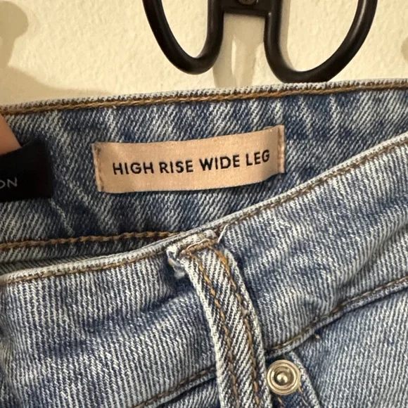 BCBGeneration Light Blue Wide Leg Jeans. - Picture 4 of 6